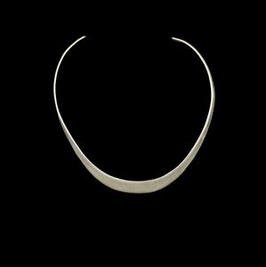 Sterling collar